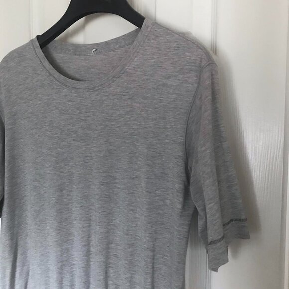 Cute Lululemon Peplum Tee Top Blouse in Heathered Gray Micro Stripe - Picture 4 of 9